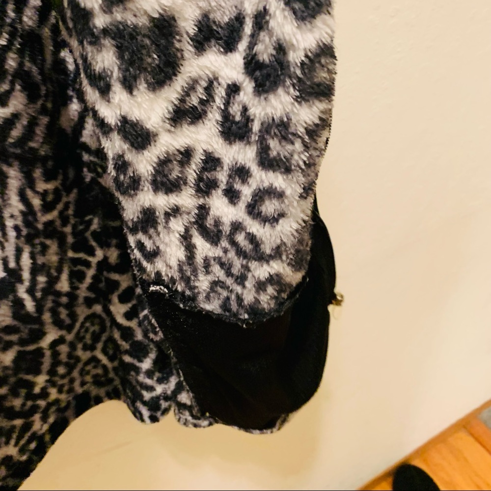 Leopard Print Vest Large - Picture 4 of 10